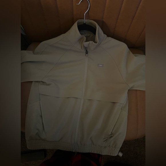 FIGS Sandstone Scrub Set Jacket Included - Picture 3 of 3